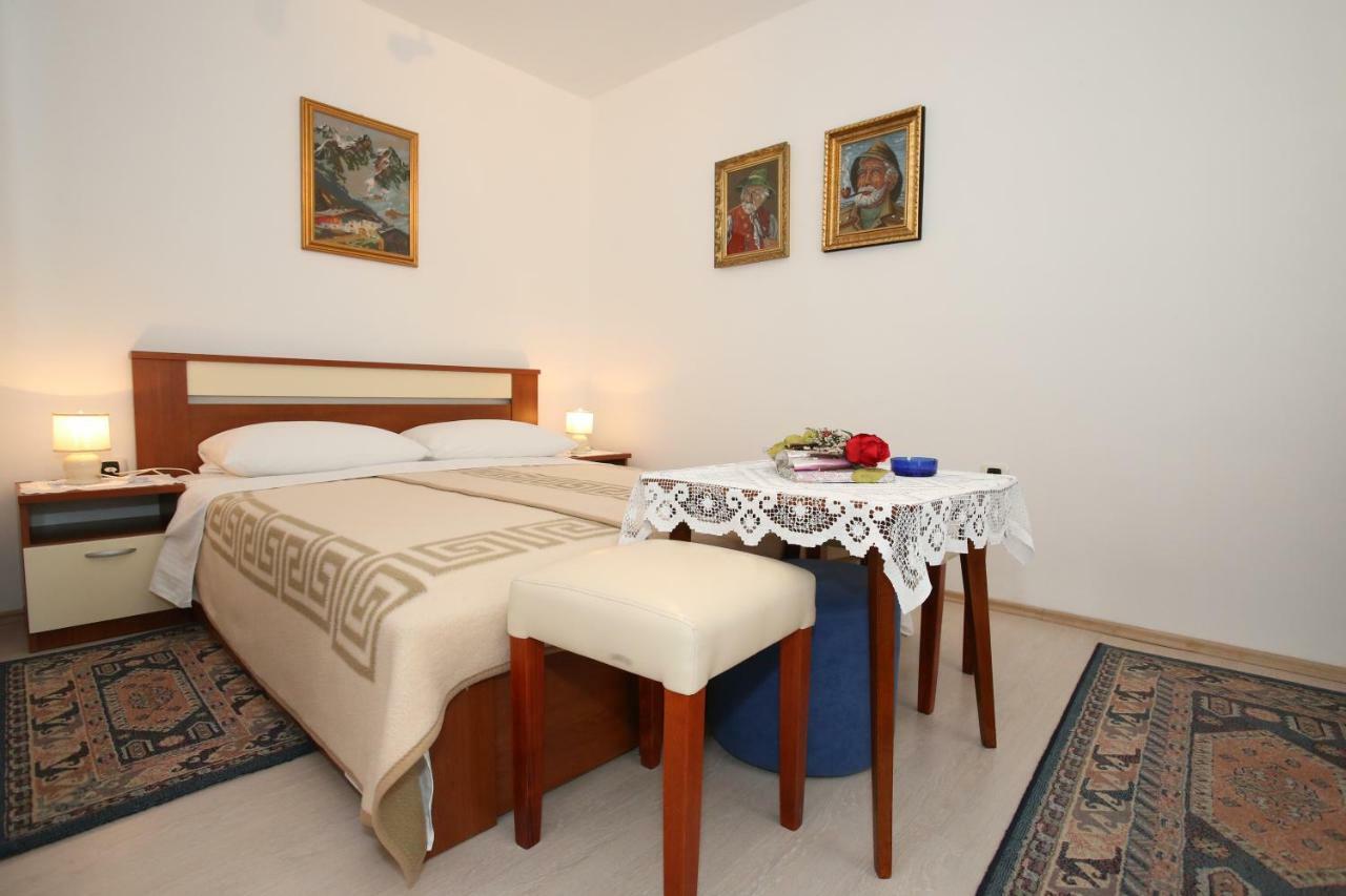 Rooms & Apartment Albina Baška Екстериор снимка