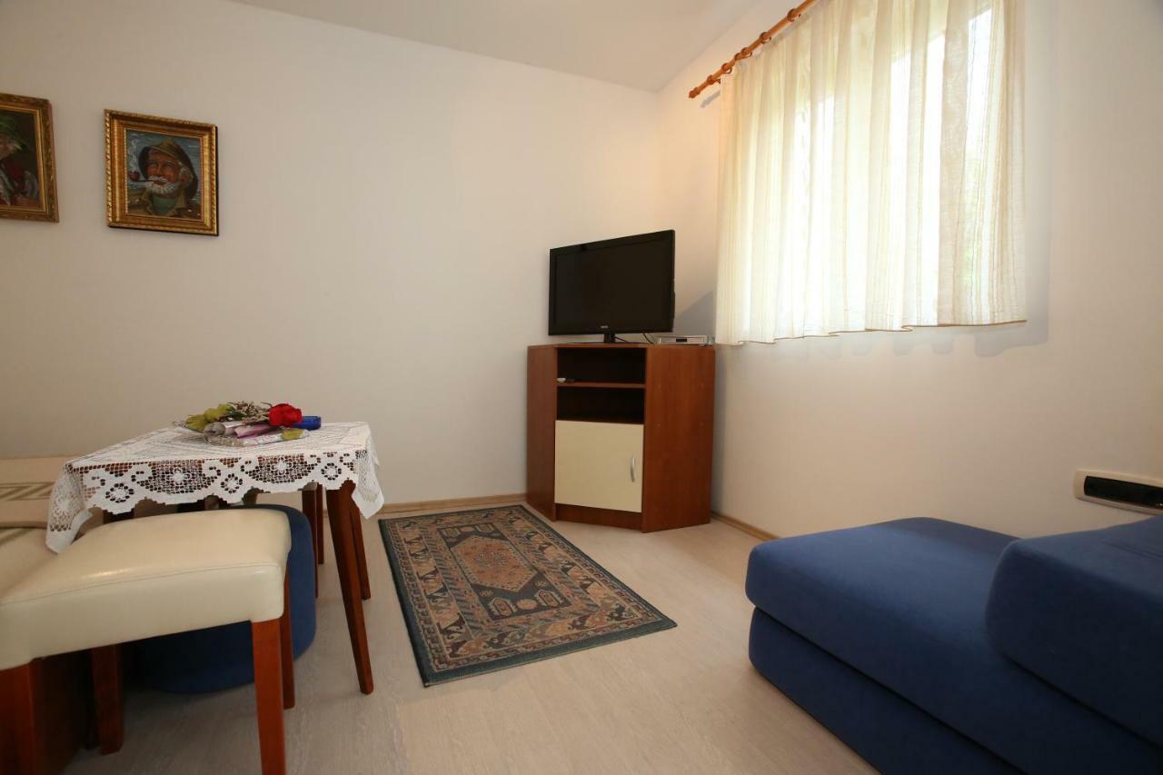 Rooms & Apartment Albina Baška Екстериор снимка