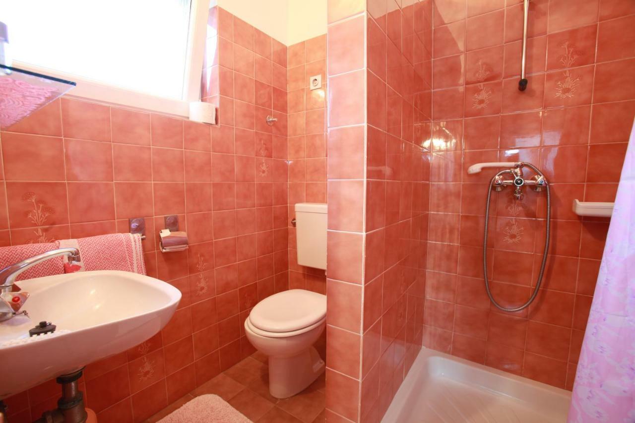 Rooms & Apartment Albina Baška Екстериор снимка
