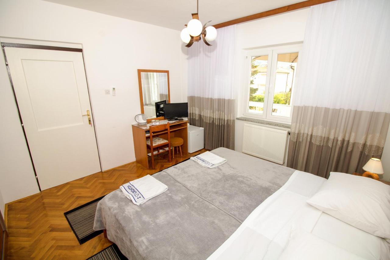Rooms & Apartment Albina Baška Екстериор снимка