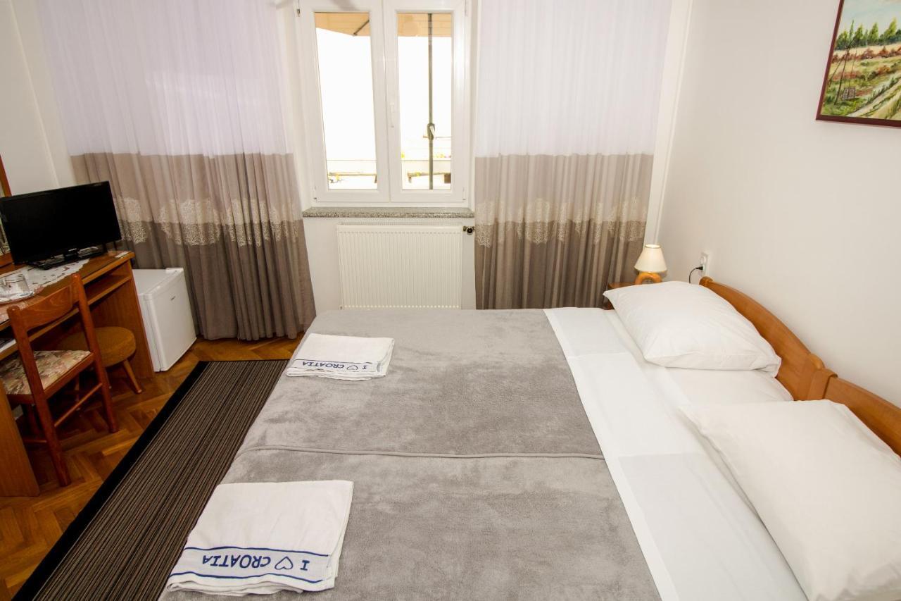 Rooms & Apartment Albina Baška Екстериор снимка