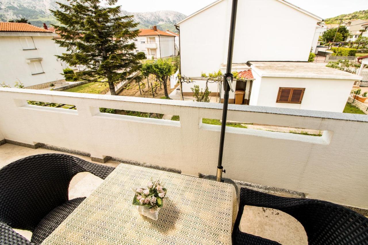 Rooms & Apartment Albina Baška Екстериор снимка