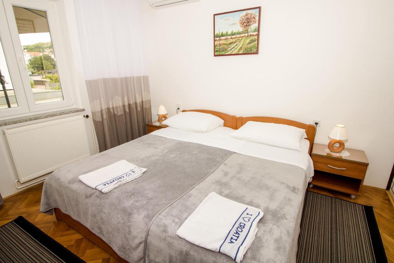 Rooms & Apartment Albina Baška Екстериор снимка