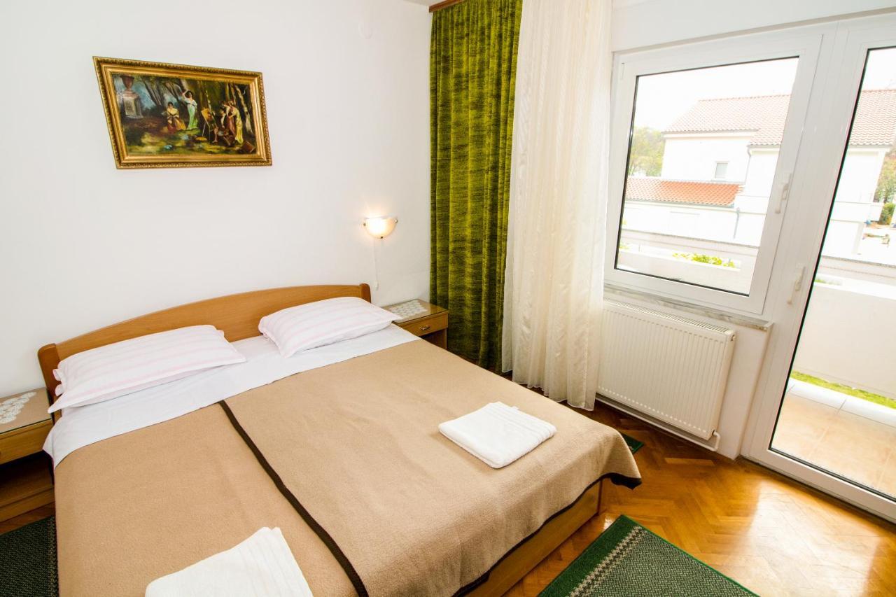Rooms & Apartment Albina Baška Екстериор снимка