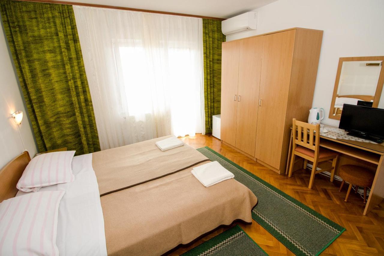 Rooms & Apartment Albina Baška Екстериор снимка