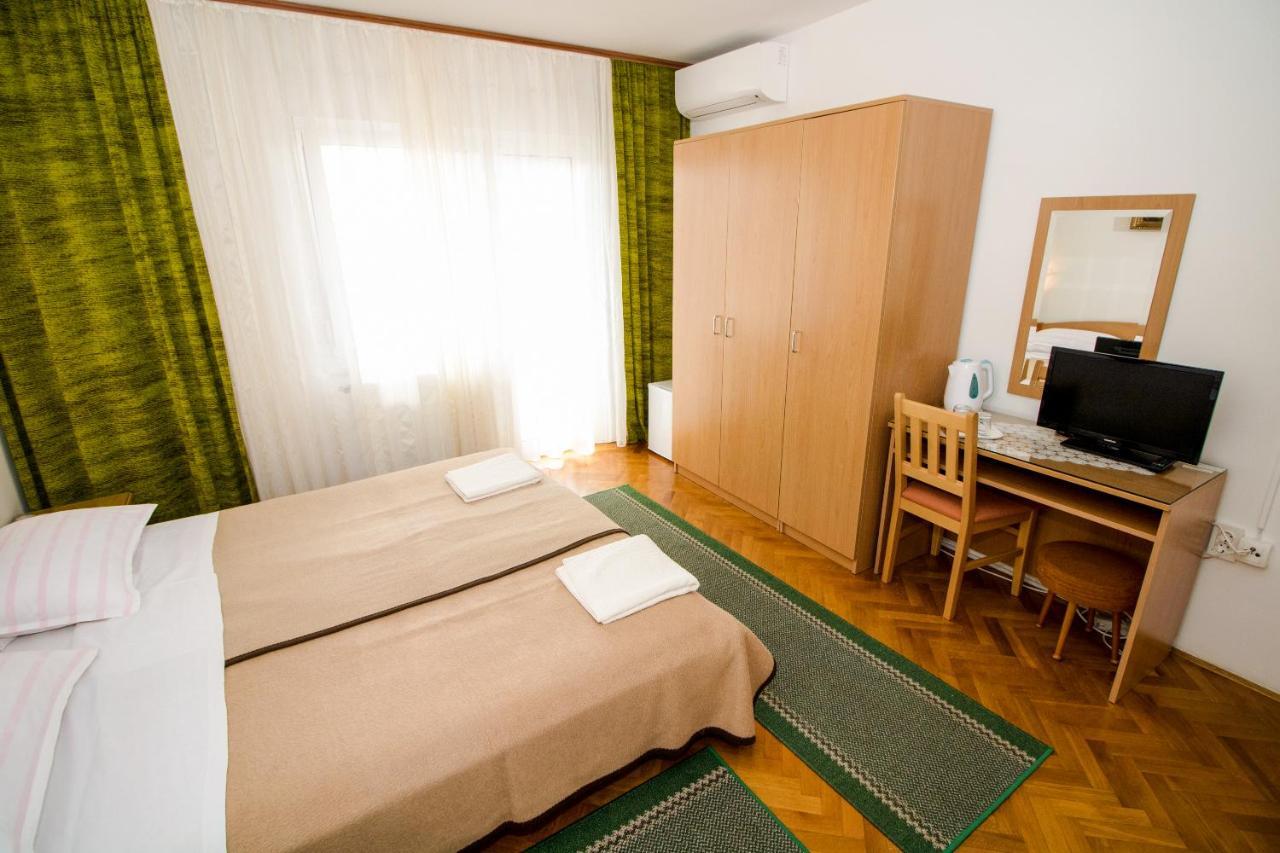 Rooms & Apartment Albina Baška Екстериор снимка