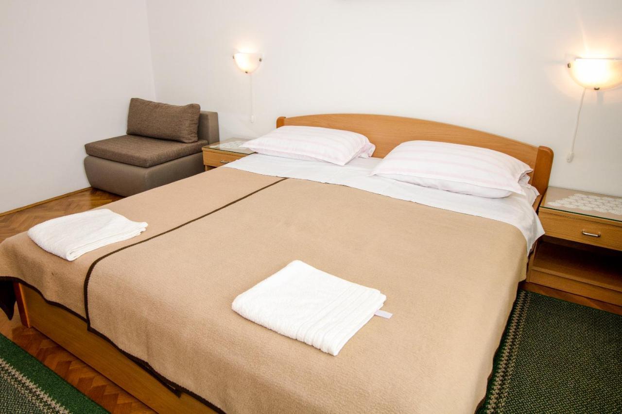Rooms & Apartment Albina Baška Екстериор снимка