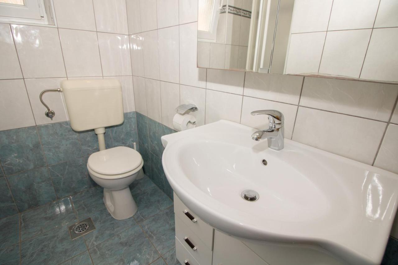 Rooms & Apartment Albina Baška Екстериор снимка