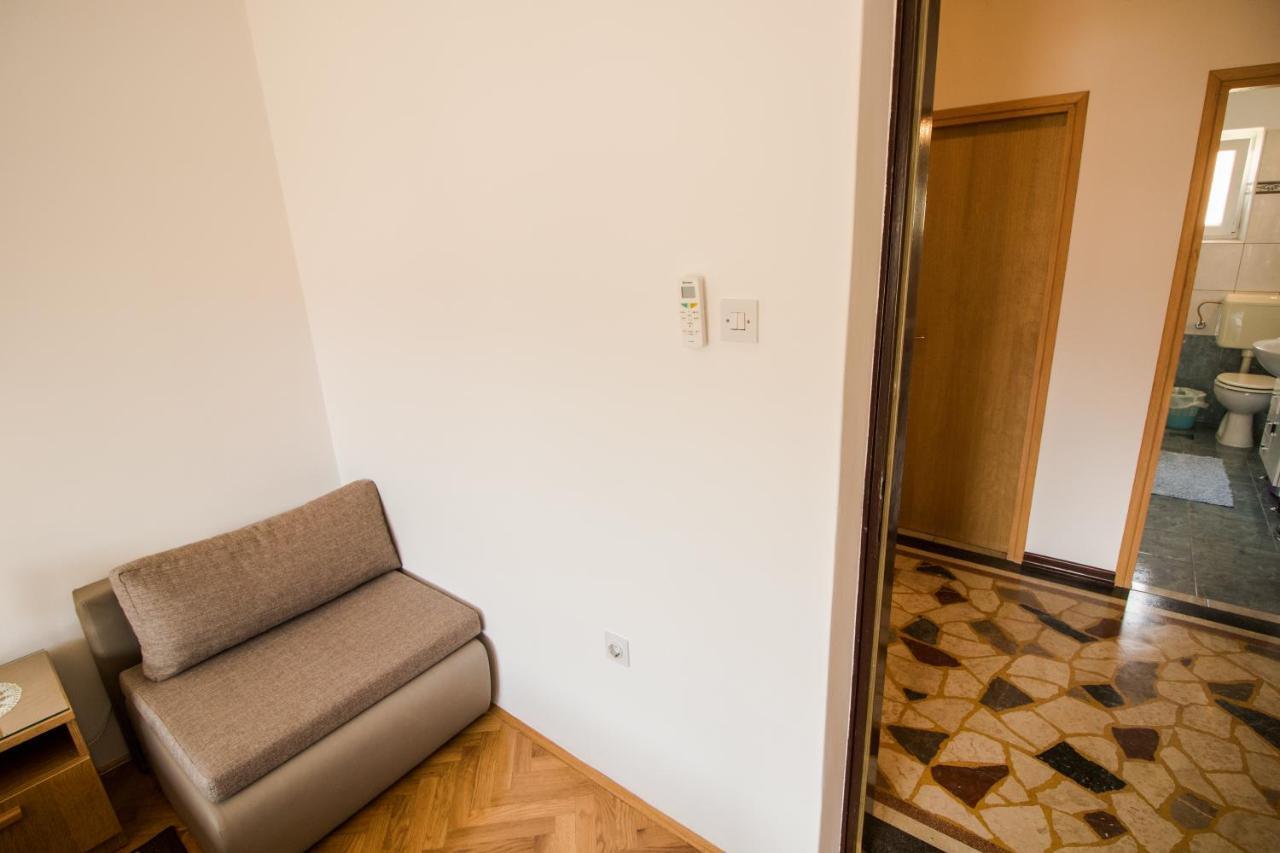 Rooms & Apartment Albina Baška Екстериор снимка