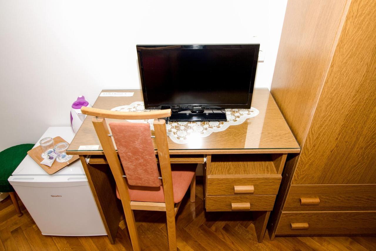 Rooms & Apartment Albina Baška Екстериор снимка