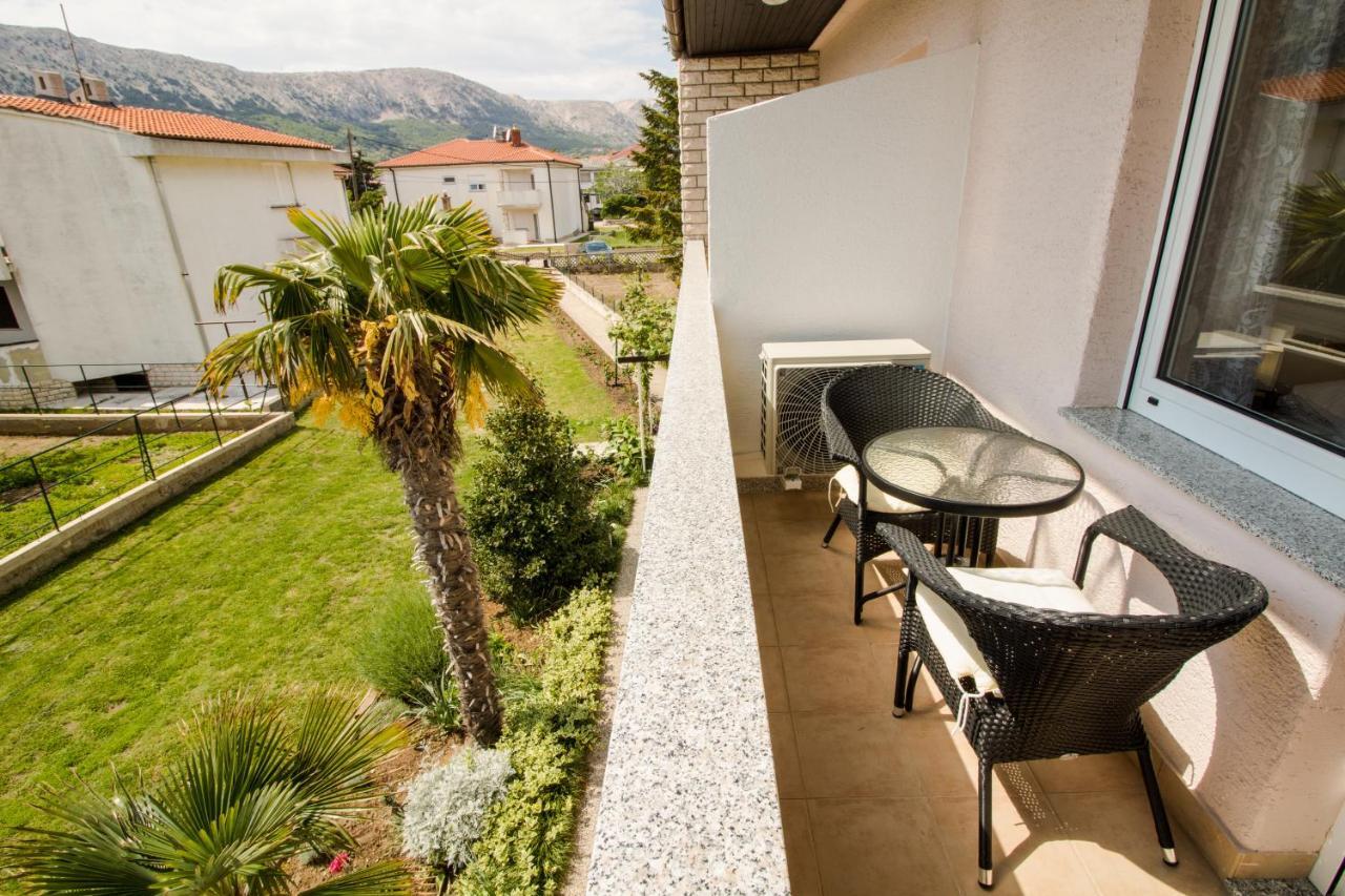 Rooms & Apartment Albina Baška Екстериор снимка