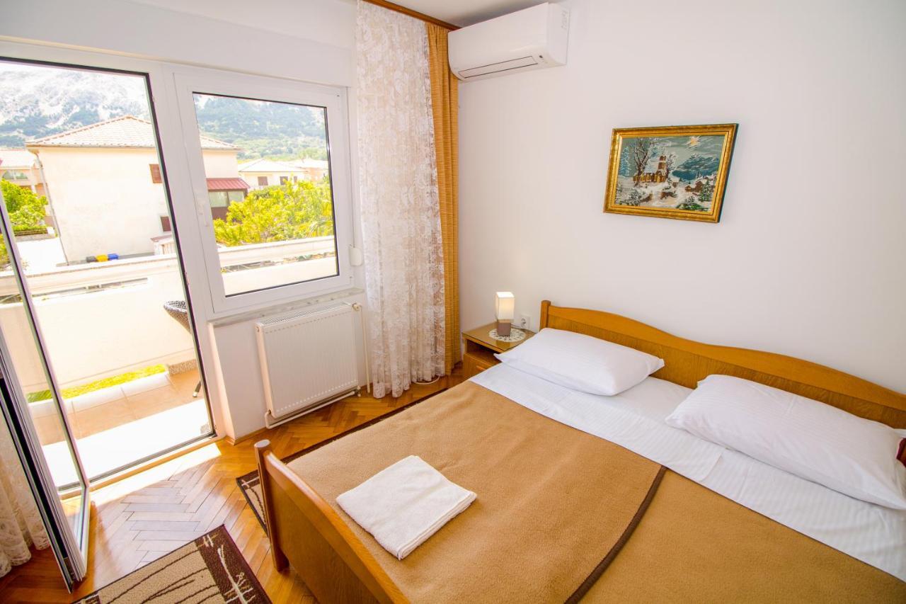 Rooms & Apartment Albina Baška Екстериор снимка