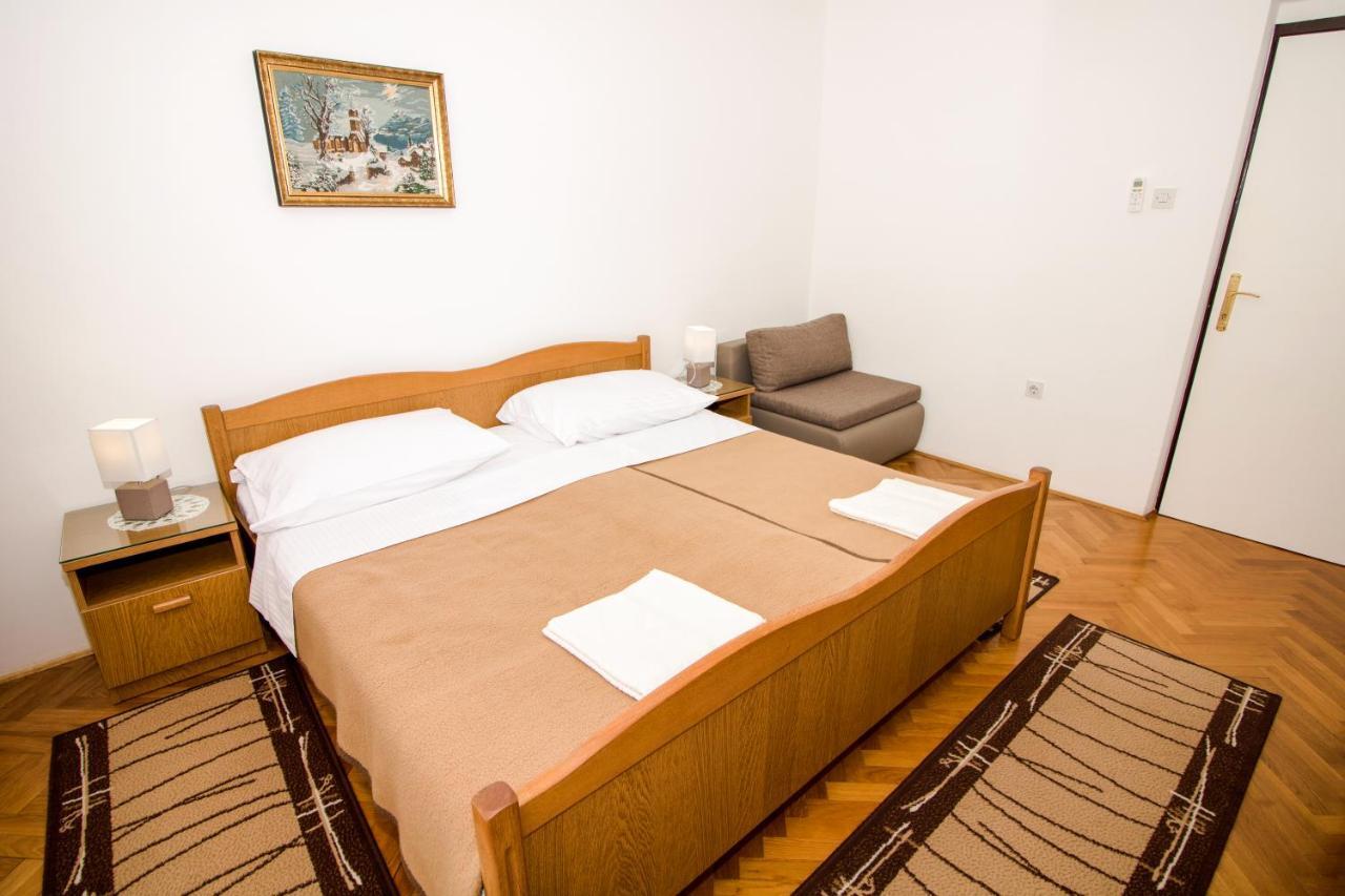 Rooms & Apartment Albina Baška Екстериор снимка