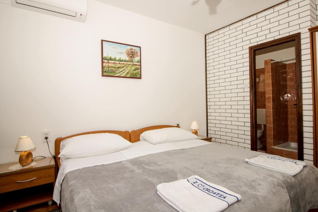 Rooms & Apartment Albina Baška Екстериор снимка