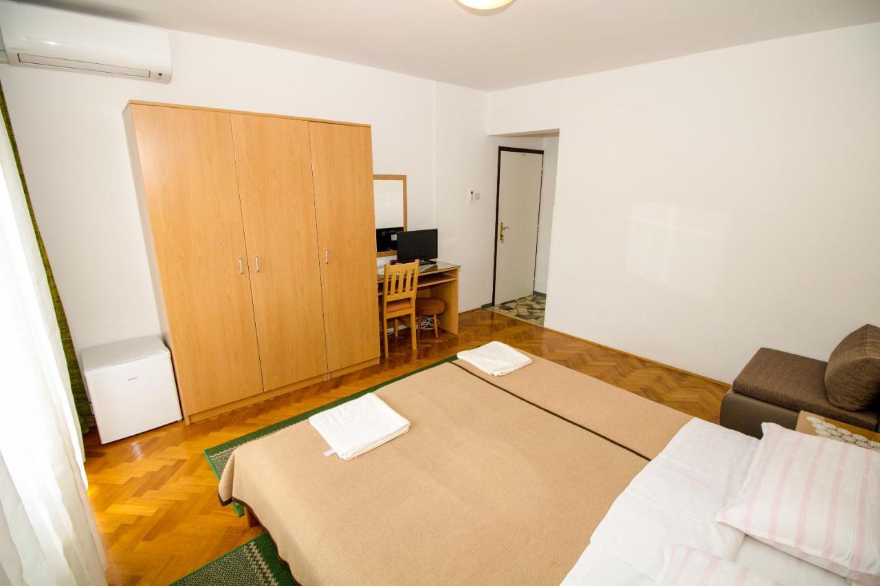 Rooms & Apartment Albina Baška Екстериор снимка