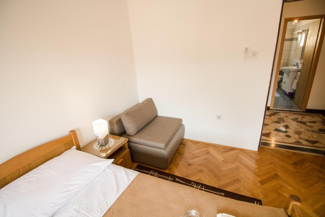 Rooms & Apartment Albina Baška Екстериор снимка