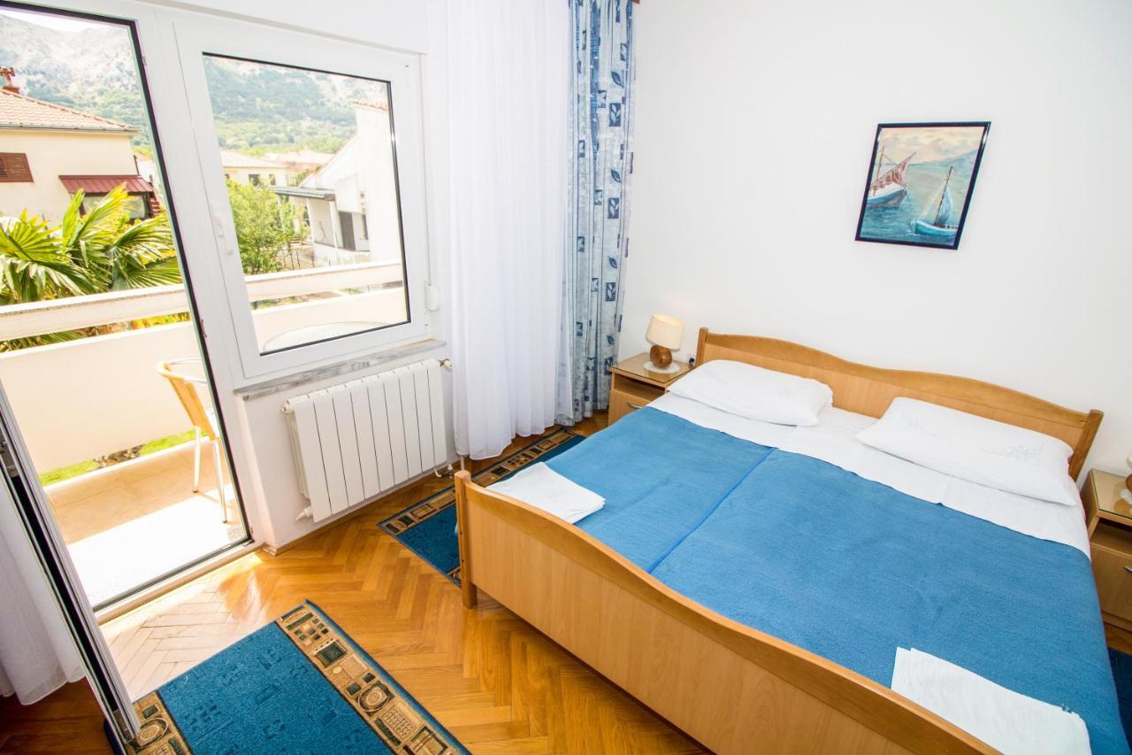 Rooms & Apartment Albina Baška Екстериор снимка