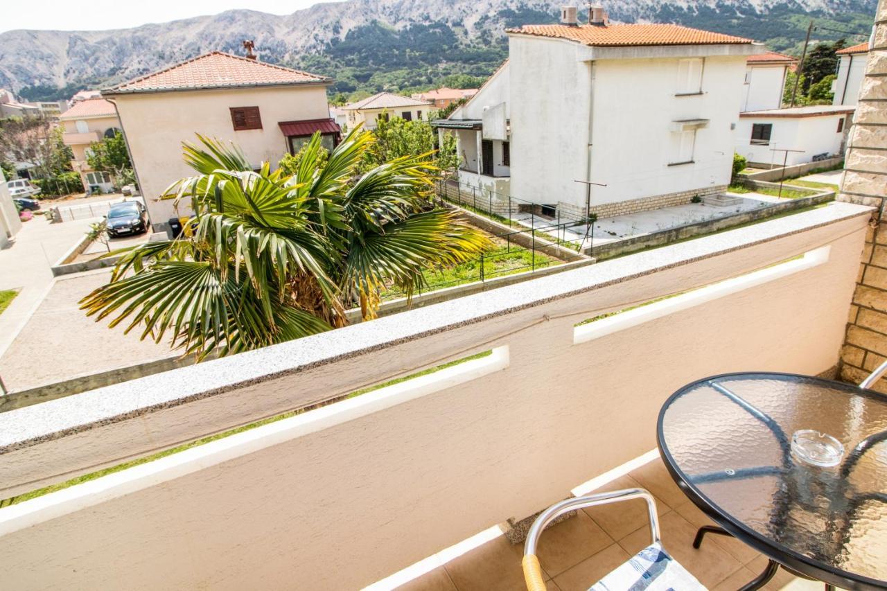 Rooms & Apartment Albina Baška Екстериор снимка