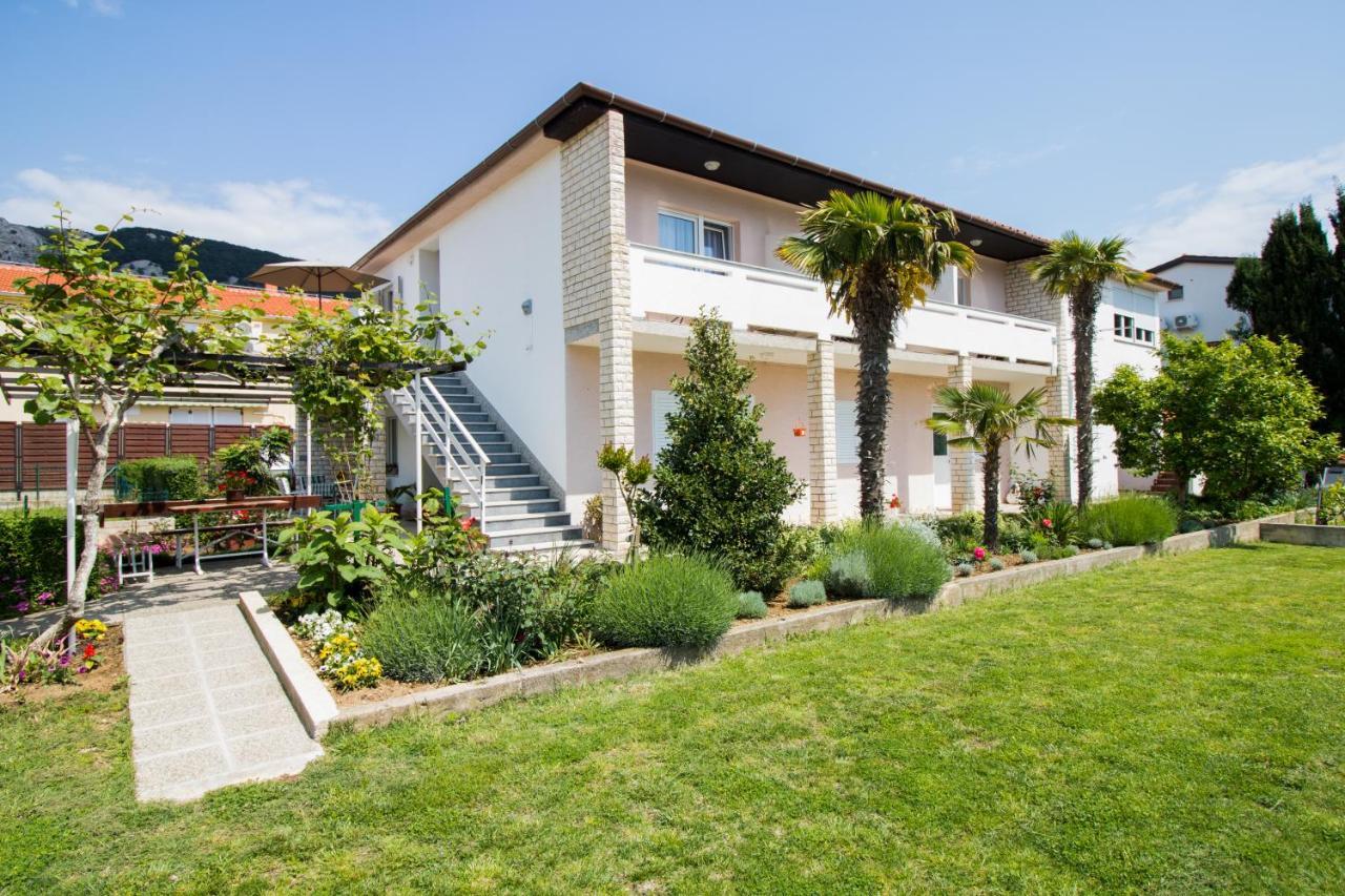 Rooms & Apartment Albina Baška Екстериор снимка