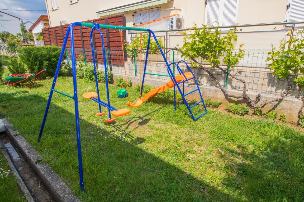 Rooms & Apartment Albina Baška Екстериор снимка