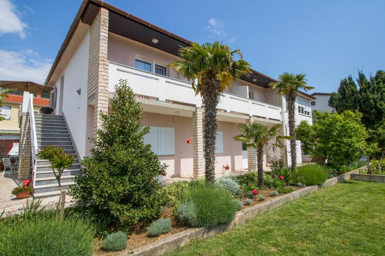 Rooms & Apartment Albina Baška Екстериор снимка