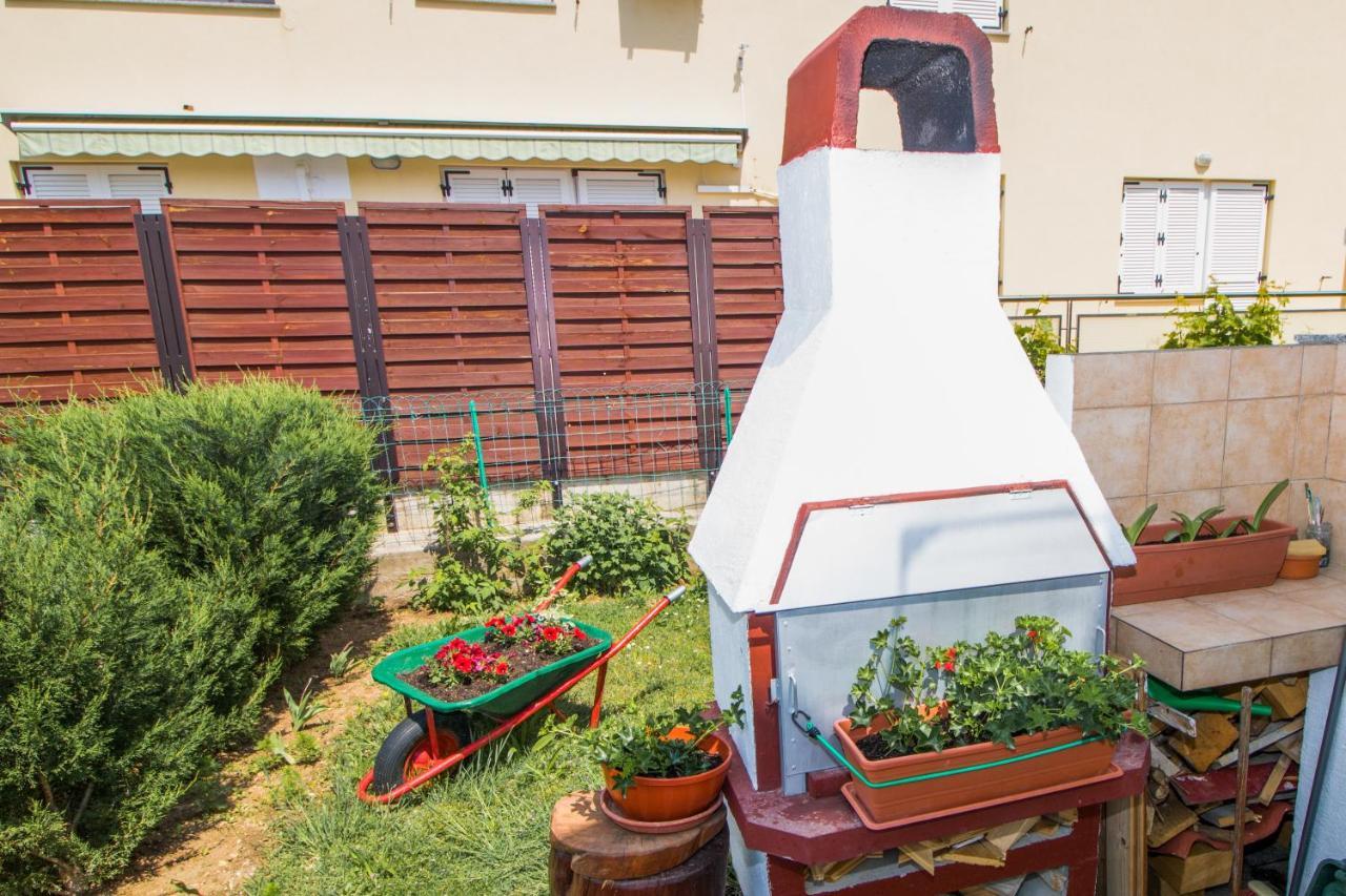 Rooms & Apartment Albina Baška Екстериор снимка