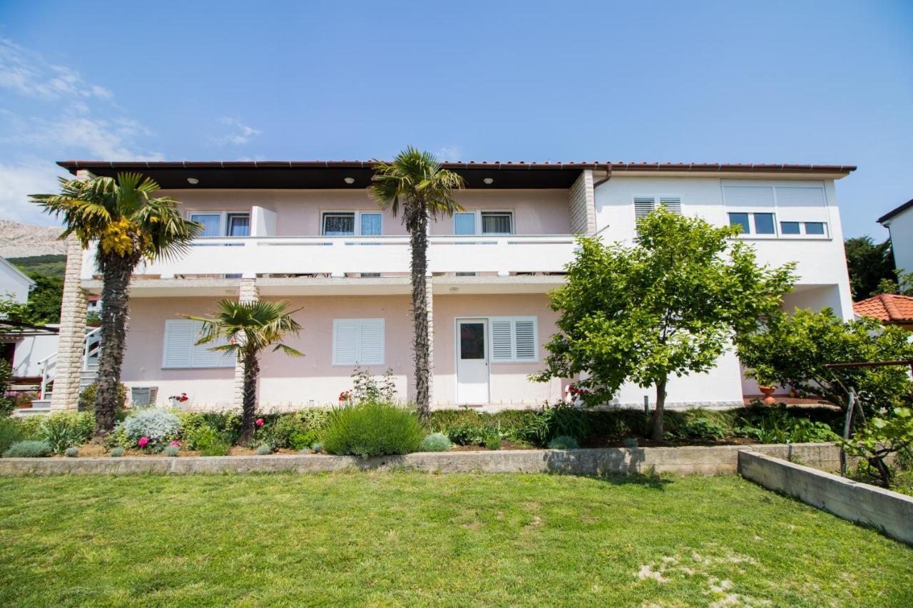 Rooms & Apartment Albina Baška Екстериор снимка