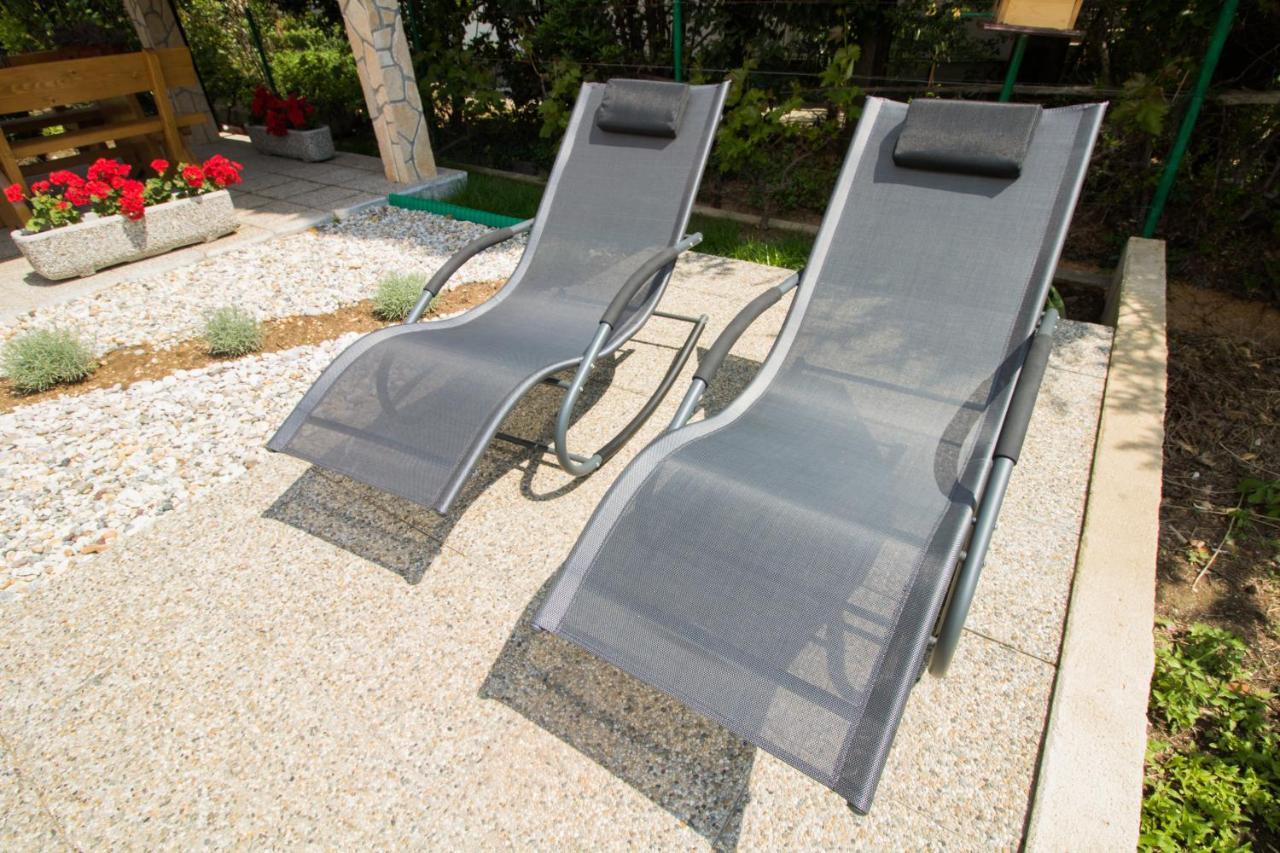 Rooms & Apartment Albina Baška Екстериор снимка