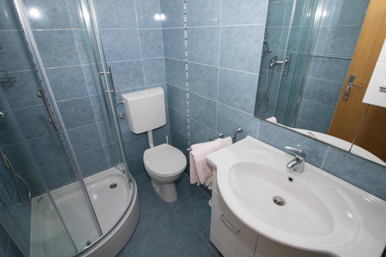 Rooms & Apartment Albina Baška Екстериор снимка