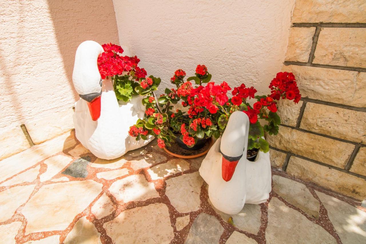 Rooms & Apartment Albina Baška Екстериор снимка