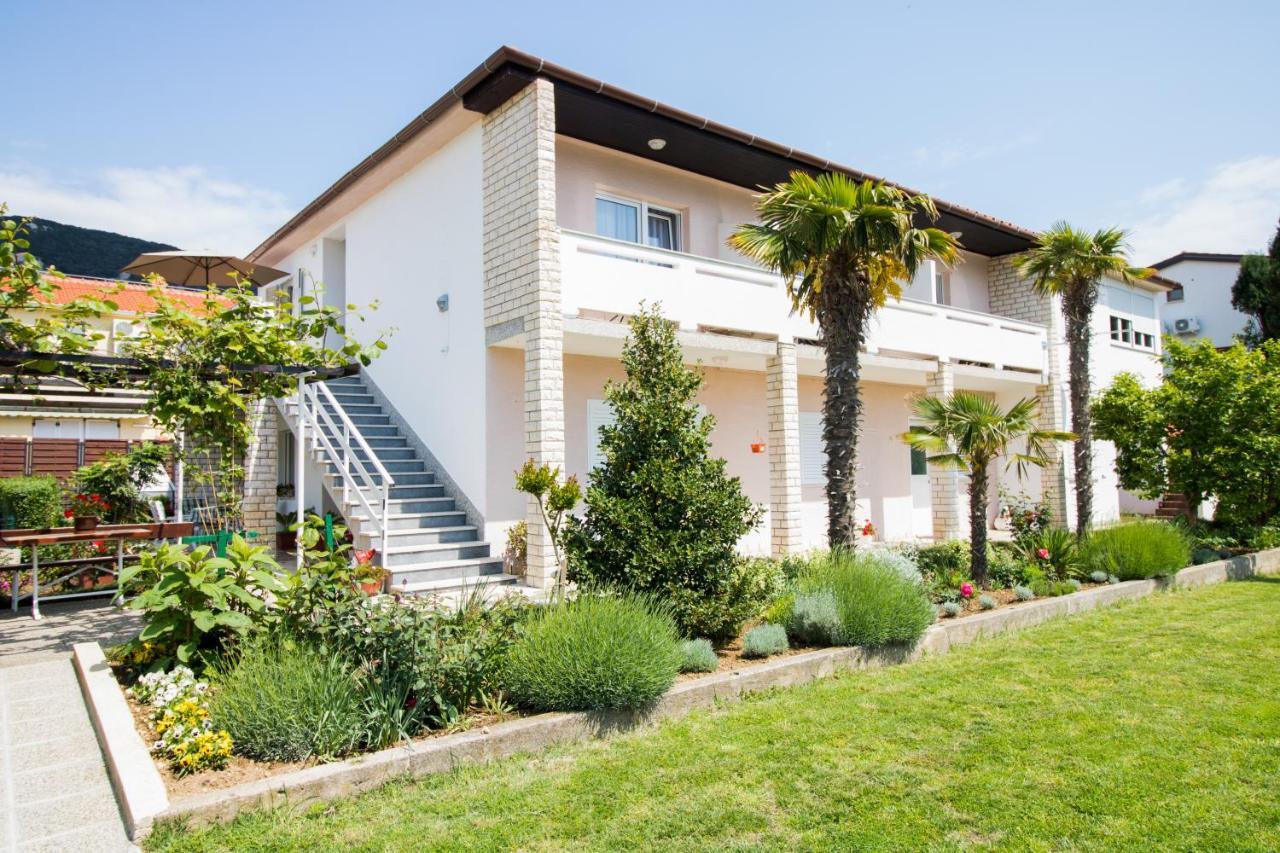 Rooms & Apartment Albina Baška Екстериор снимка