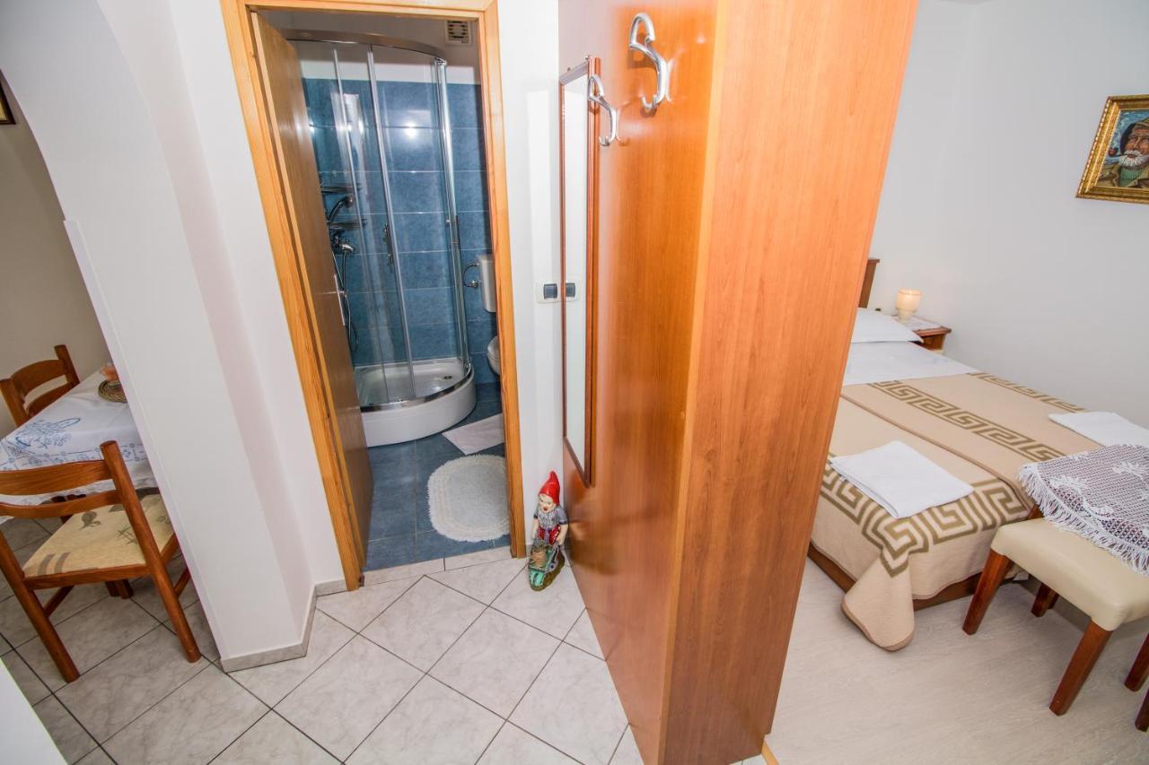Rooms & Apartment Albina Baška Екстериор снимка